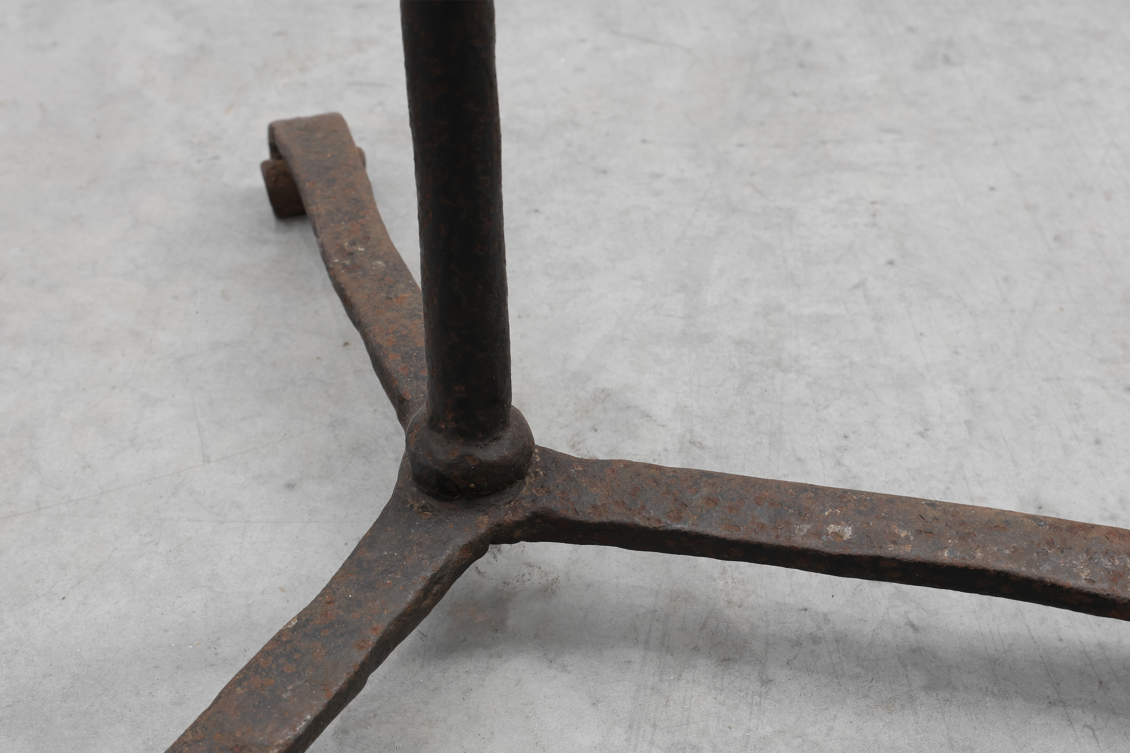 French hand-forged Iron Spike Stand or torchere, 15th century thumbnail